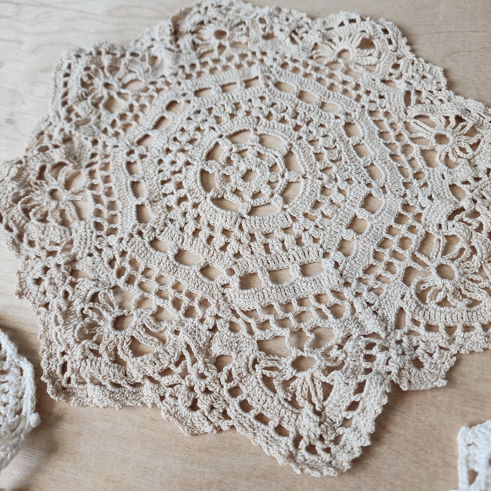 Elegant Cream Crochet Doilies Set - Picture 3 of 8